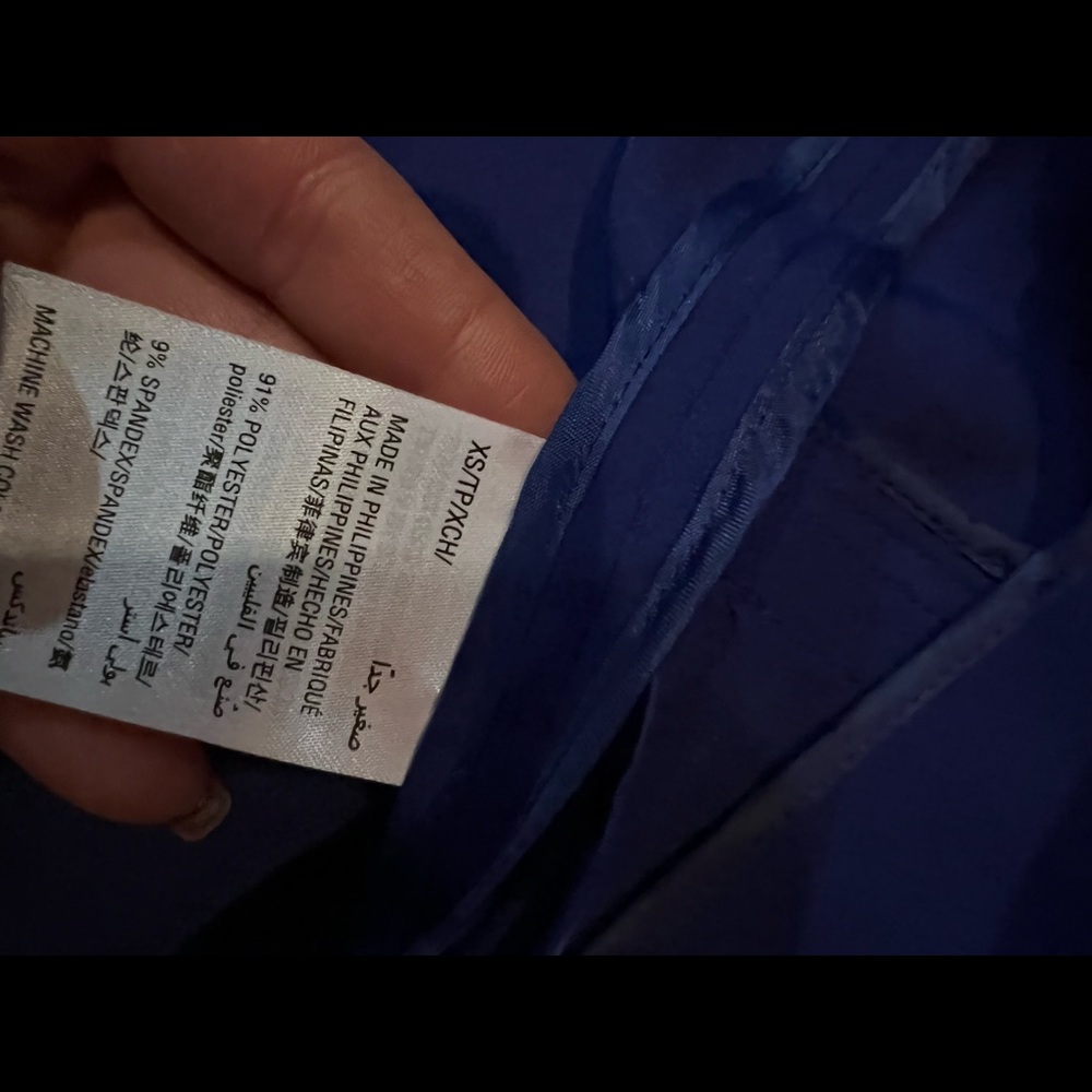 This is a blue suit comes with blazer and pants. It is an XS. - Picture 6 of 10